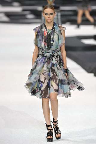 Illustration for article titled Chanel's Collection Clearly Influenced By Cruel Intentions